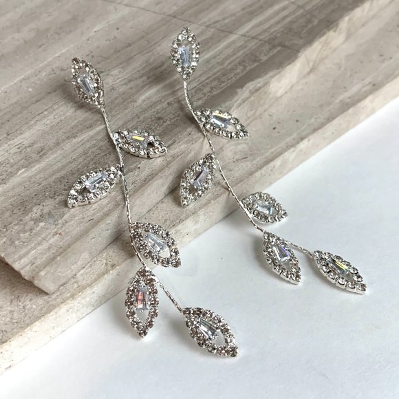 NEW~ Anthropologie BHLDN Long Crystal Vine Silver Earrings - Picture 3 of 8